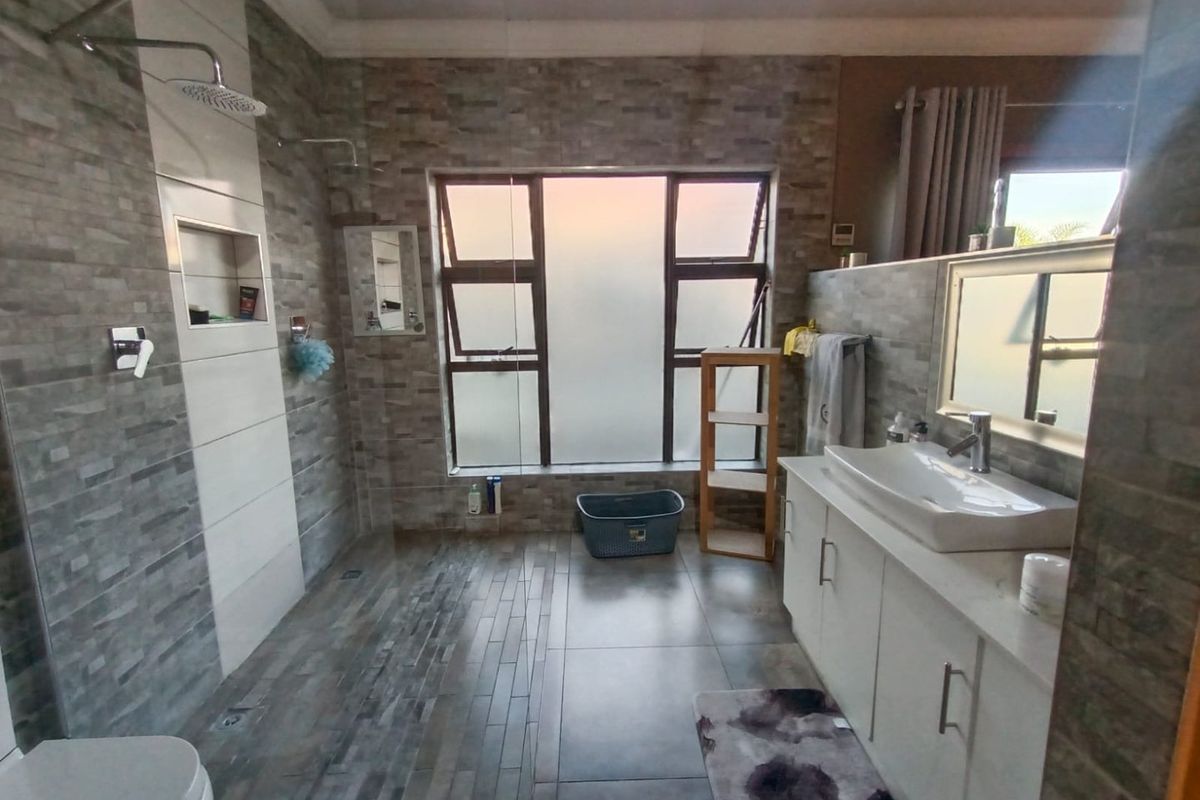 The Leader/Far Ahead - Photo 5