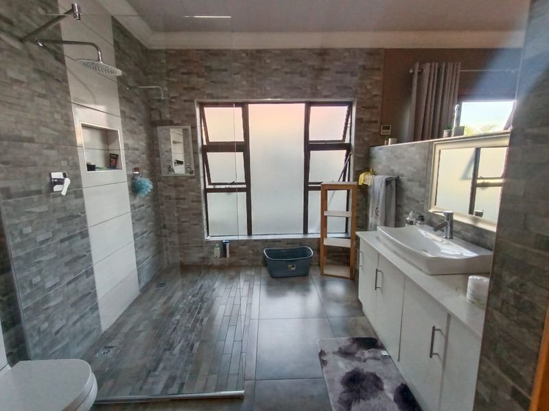 The Leader/Far Ahead - Photo 5