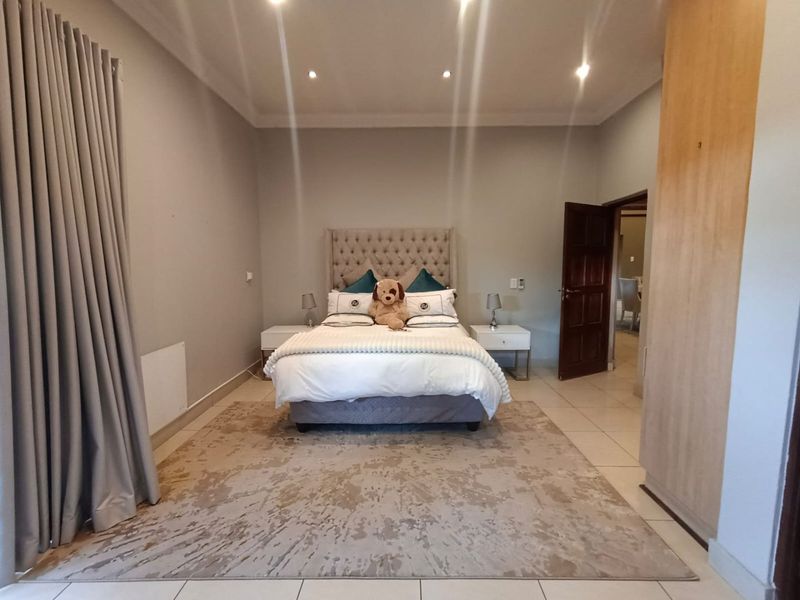 The Leader/Far Ahead - Photo 10