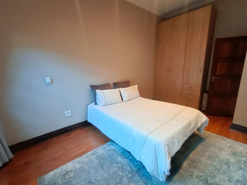 The Leader/Far Ahead - Photo 9