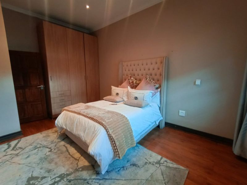 The Leader/Far Ahead - Photo 6