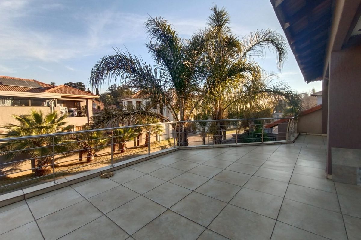 The Leader/Far Ahead - Photo 2