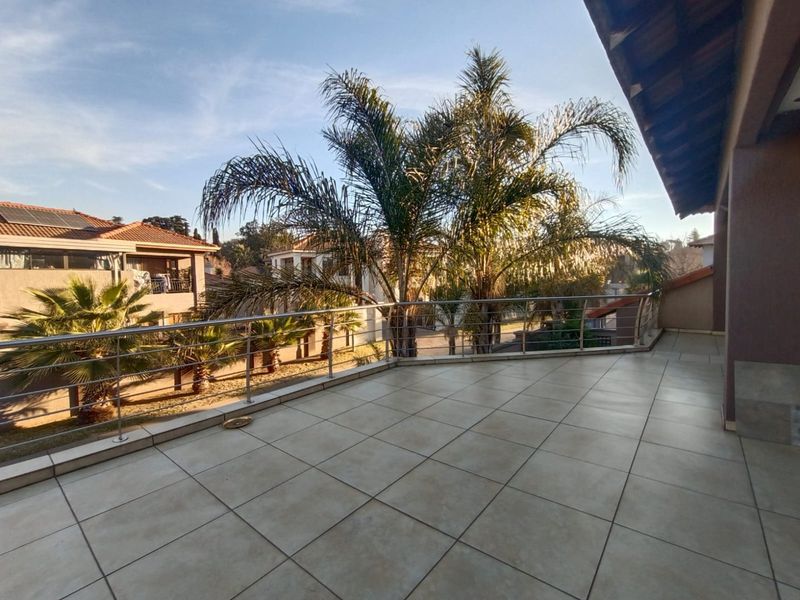 The Leader/Far Ahead - Photo 2