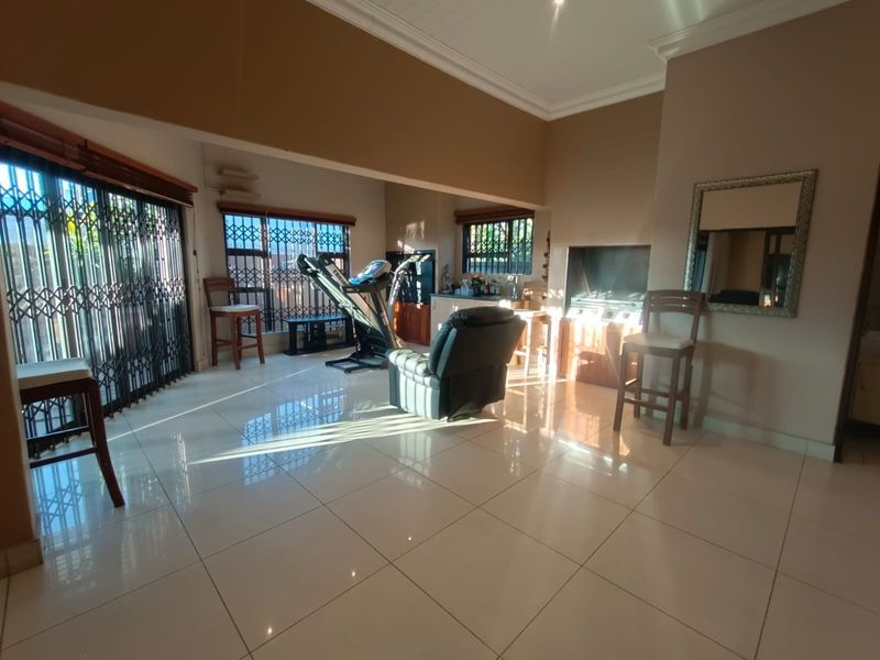 The Leader/Far Ahead - Photo 3