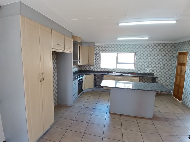 Priced to go! SW5 Proper! - Photo 4