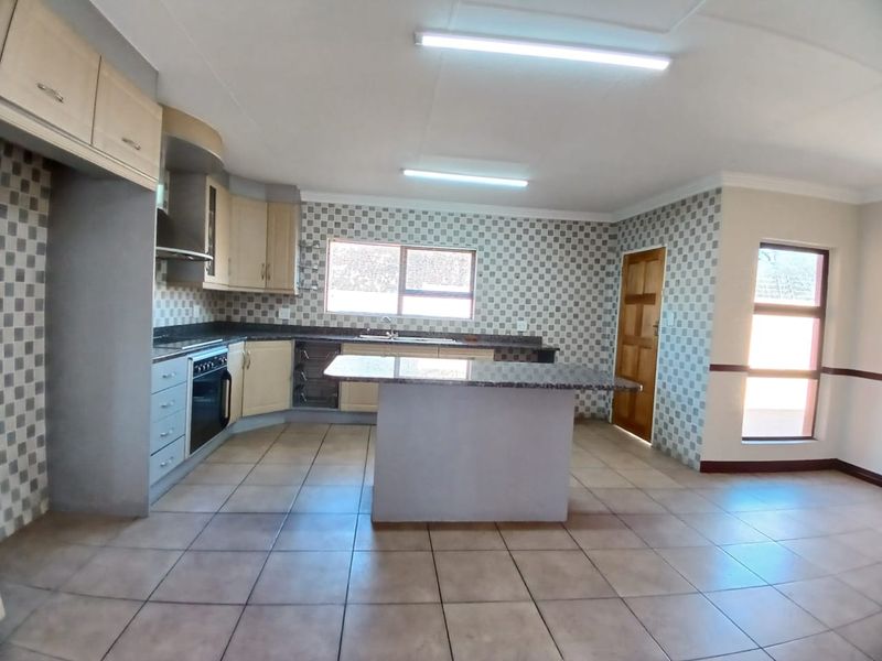 Priced to go! SW5 Proper! - Photo 8