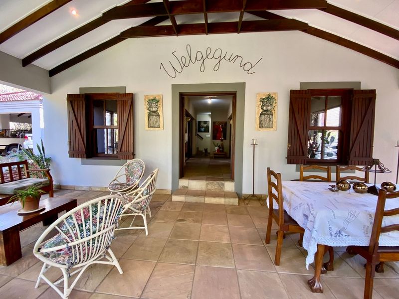 Upmarket Living - Photo 8