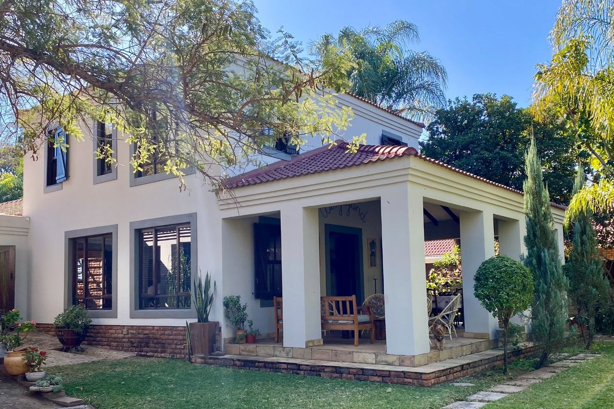 Upmarket Living - Photo 2