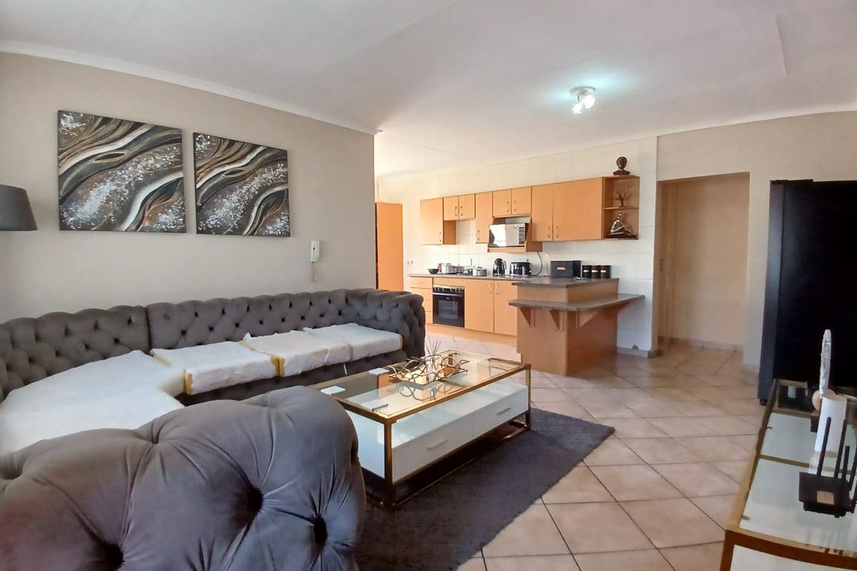 Modern, spacious, townhouse for sale in Vanderbijlpark - Photo 5