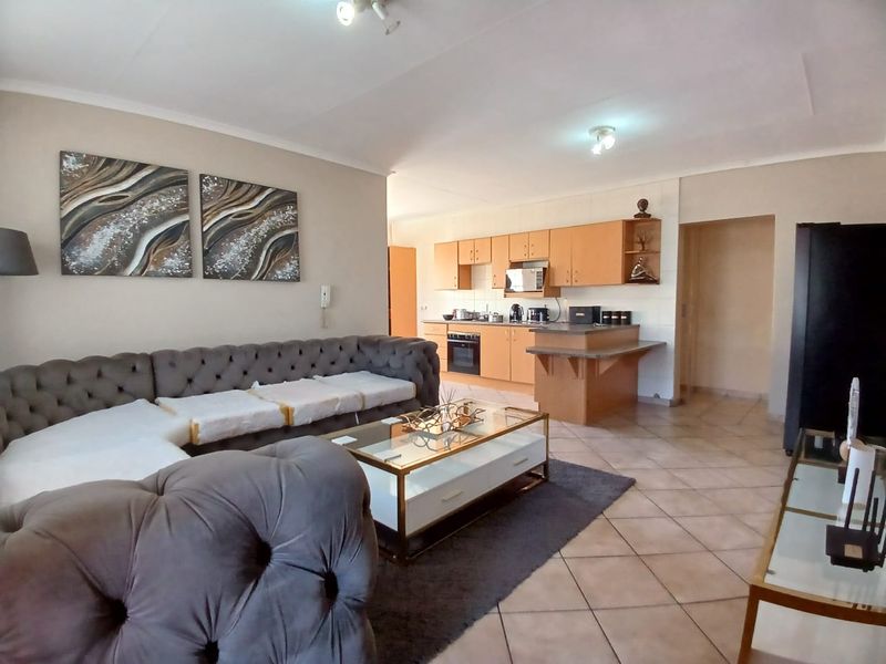 Modern, spacious, townhouse for sale in Vanderbijlpark - Photo 5