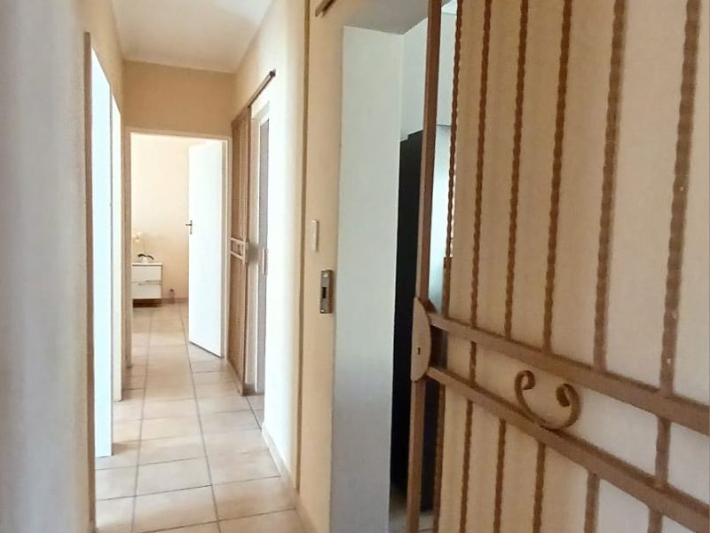 Modern, spacious, townhouse for sale in Vanderbijlpark - Photo 9