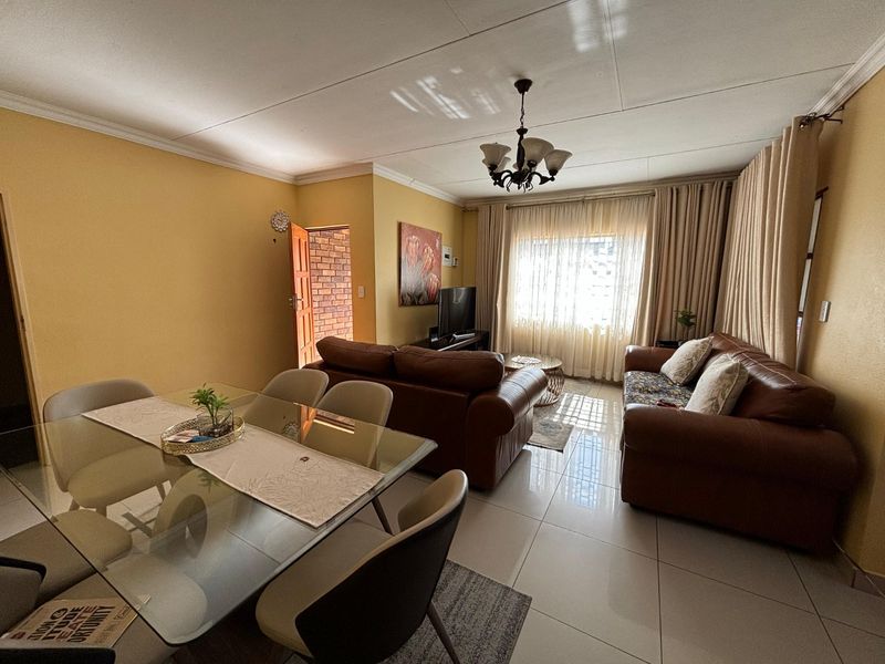 Charming 3 Bedroom Townhouse for Sale in Waterberry Country Estate - Photo 3