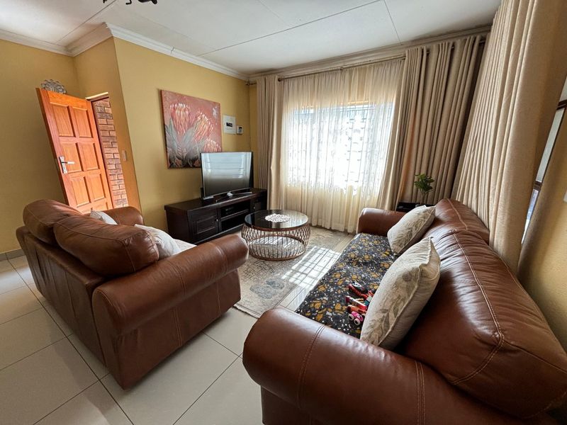 Charming 3 Bedroom Townhouse for Sale in Waterberry Country Estate - Photo 8