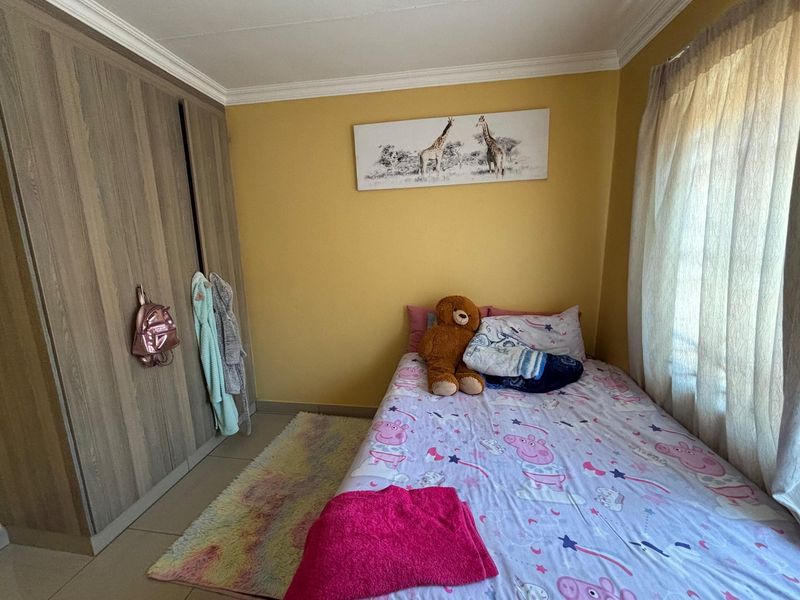 Charming 3 Bedroom Townhouse for Sale in Waterberry Country Estate - Photo 7