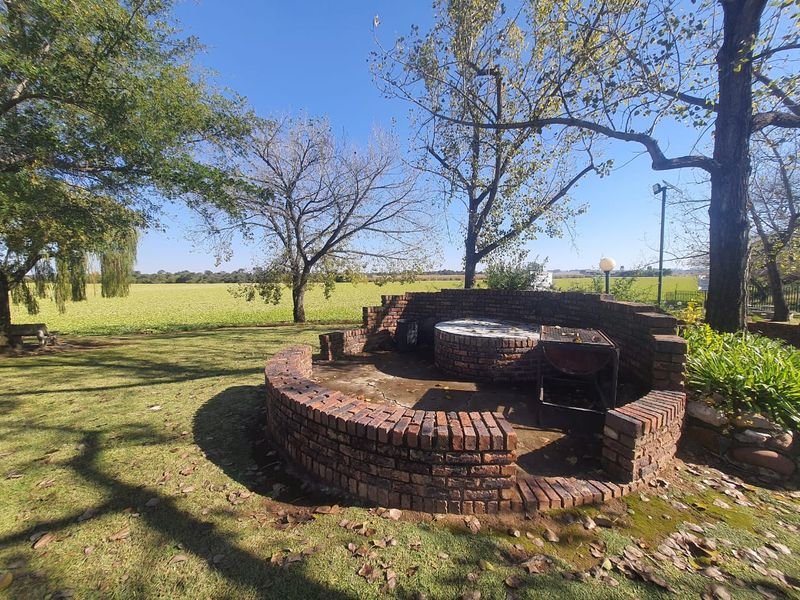 Charming, Good to Look At This  RIVERFRONT Property! - Photo 3