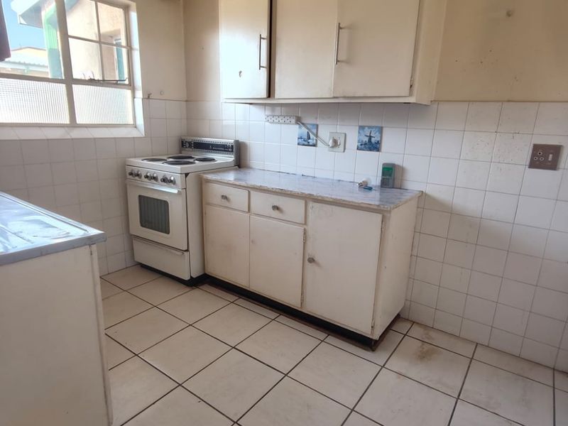 Do not miss out on this bargain priced property!! - Photo 8