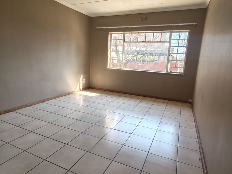 Do not miss out on this bargain priced property!! - Photo 7