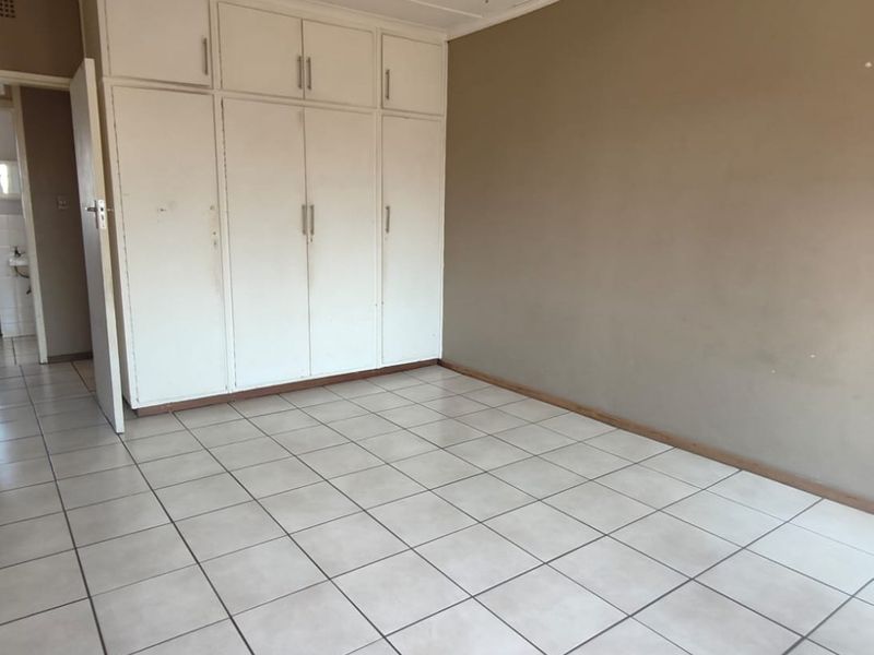 Do not miss out on this bargain priced property!! - Photo 6