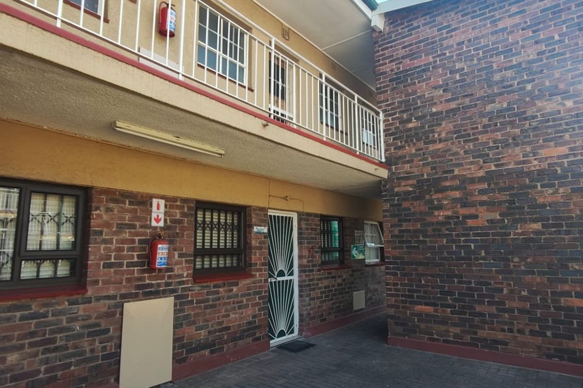 Do not miss out on this bargain priced property!! - Photo 2