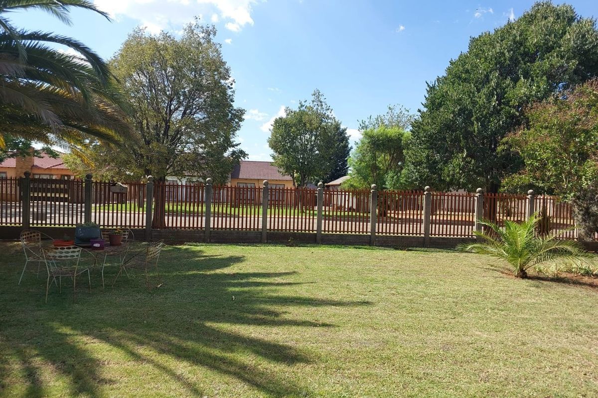 3 Bedroom house for sale in Vanderbijlpark close to schools - Photo 2