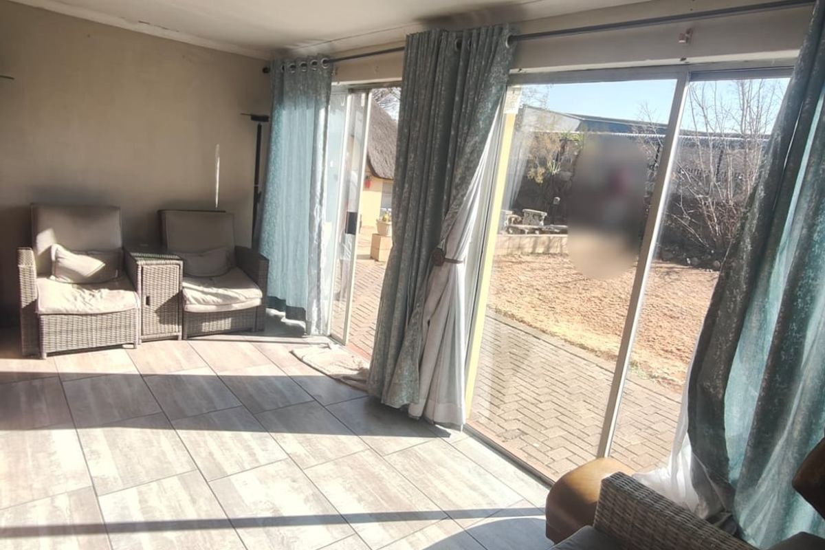 Perfectly priced family home, located at prime spot close to Sasolburg boulevard. - Photo 4