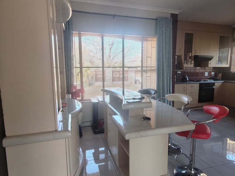 Perfectly priced family home, located at prime spot close to Sasolburg boulevard. - Photo 10