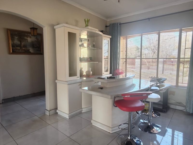 Perfectly priced family home, located at prime spot close to Sasolburg boulevard. - Photo 9