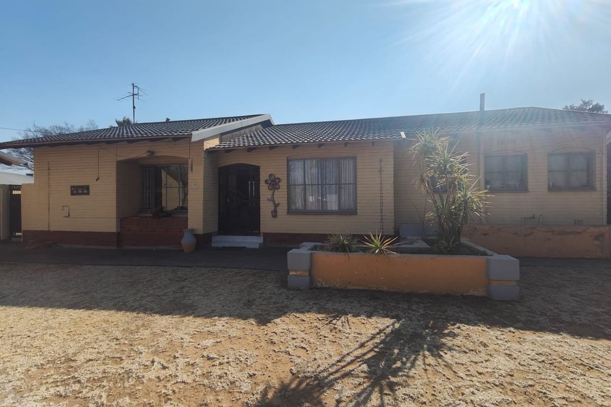 Perfectly priced family home, located at prime spot close to Sasolburg boulevard. - Photo 3