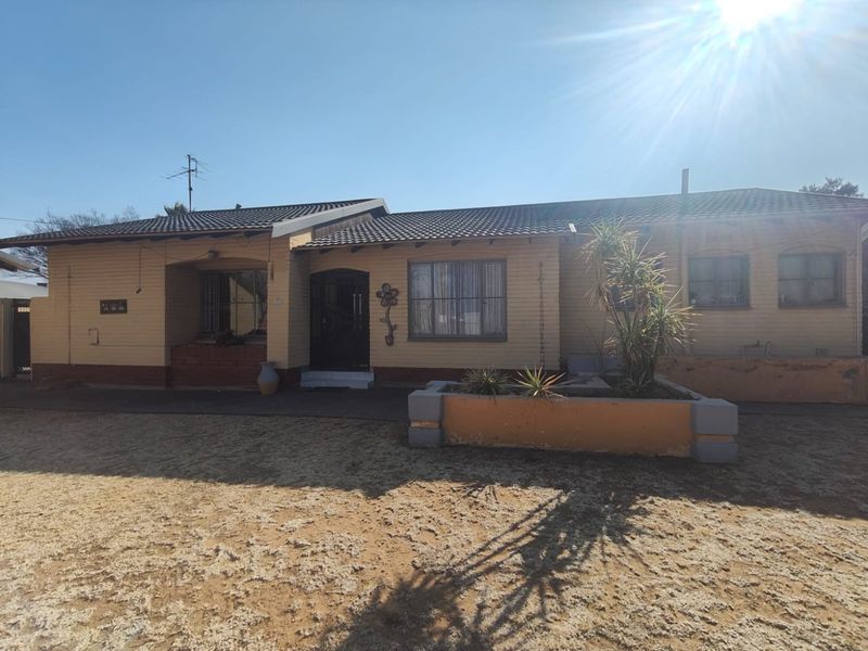 Perfectly priced family home, located at prime spot close to Sasolburg boulevard. - Photo 3