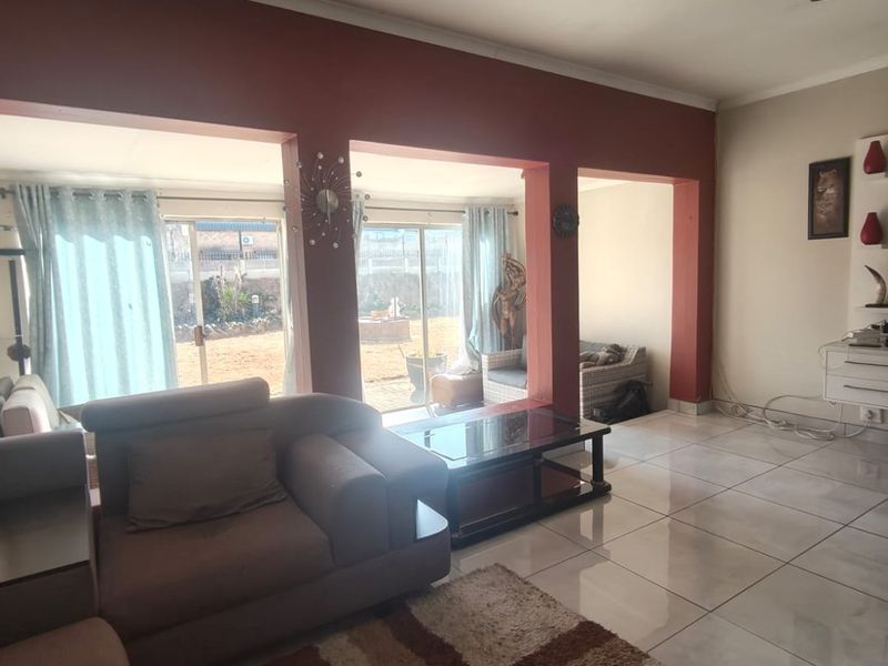 Perfectly priced family home, located at prime spot close to Sasolburg boulevard. - Photo 7