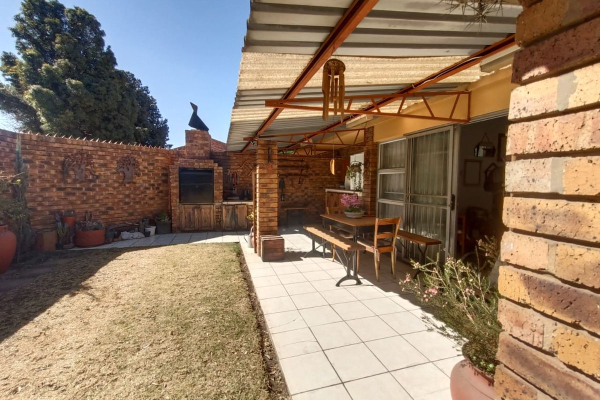 Your Future starts right here! - Photo 2