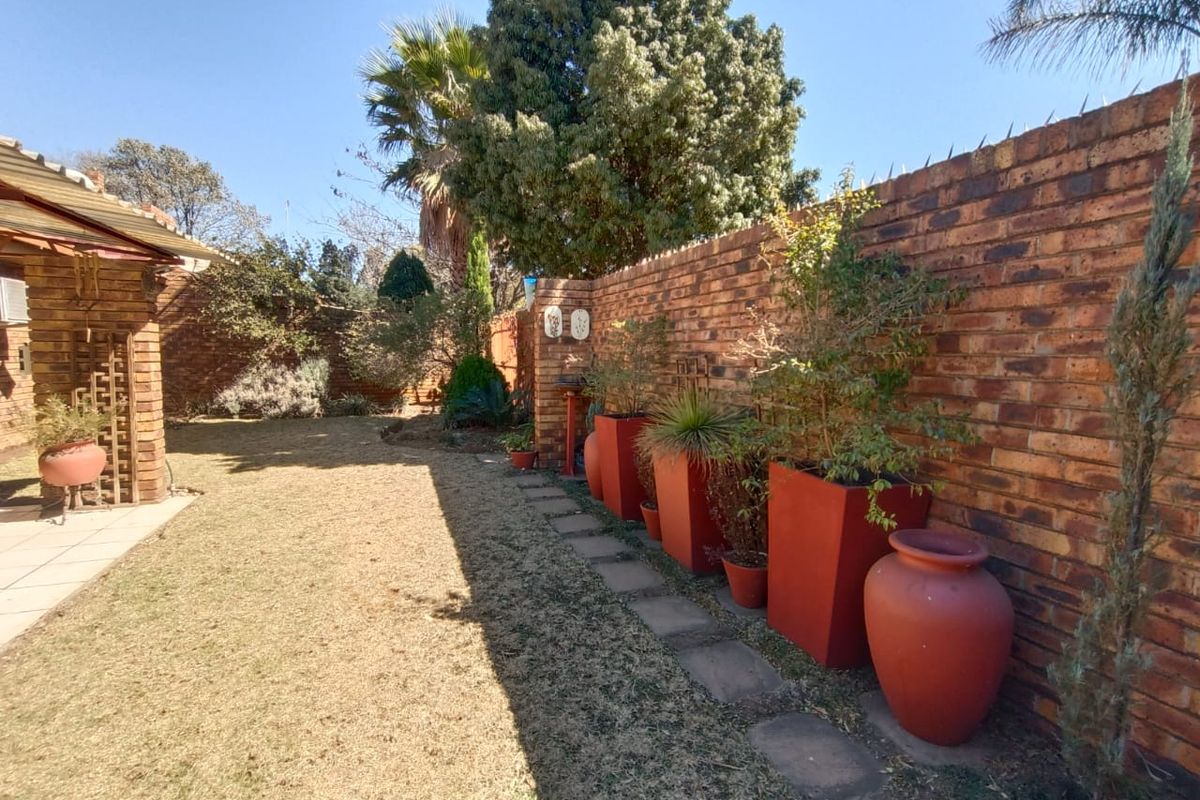 Your Future starts right here! - Photo 3