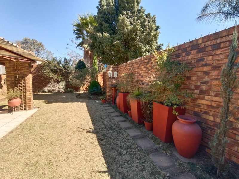 Your Future starts right here! - Photo 3