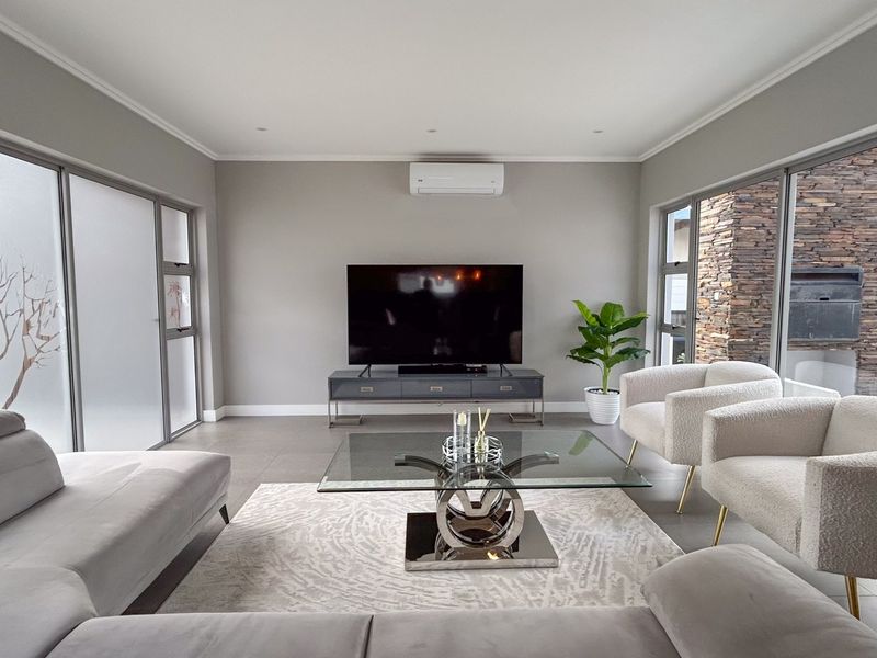 Modern Family Home in Palm Lakes - Photo 5