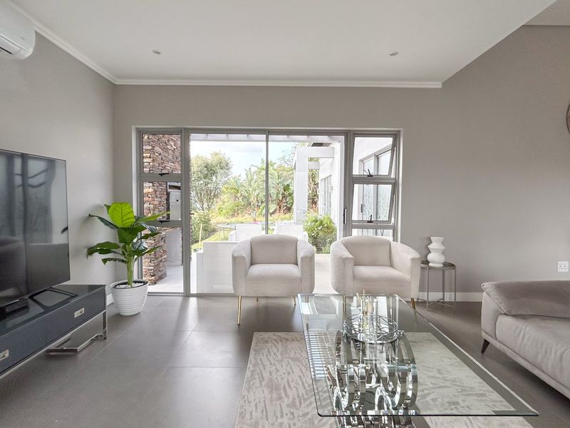 Modern Family Home in Palm Lakes - Photo 2