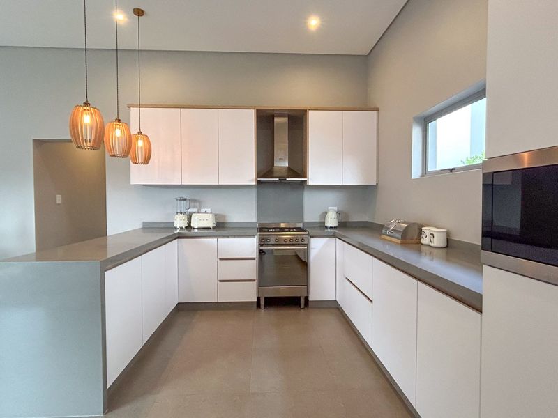 Modern Family Home in Palm Lakes - Photo 9