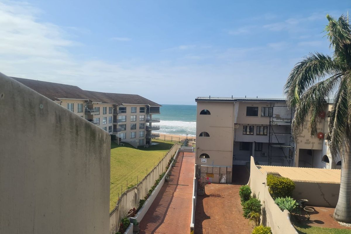 Charming Beachfront 3-Bedroom Apartment with Sea Views and Direct Beach Access in Ballito Main Beach - Photo 4