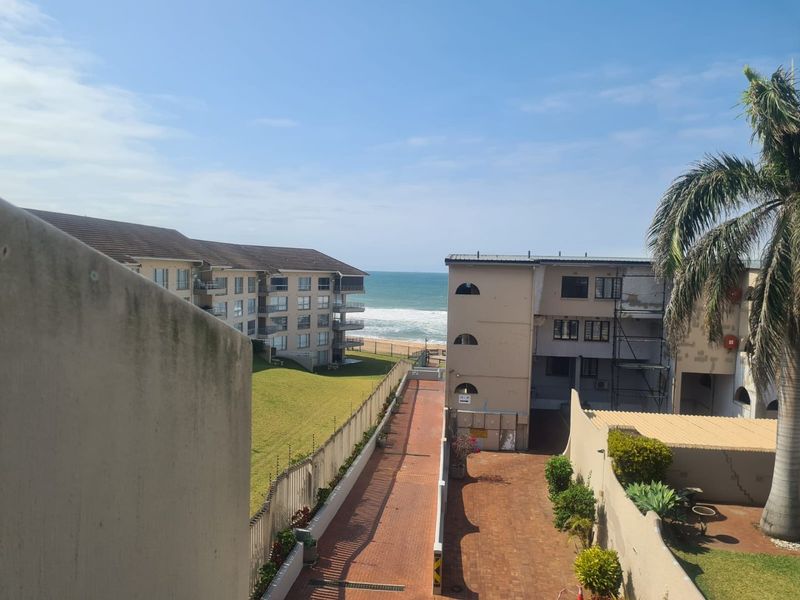 Charming Beachfront 3-Bedroom Apartment with Sea Views and Direct Beach Access in Ballito Main Beach - Photo 4