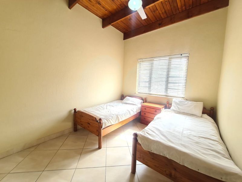 Charming Beachfront 3-Bedroom Apartment with Sea Views and Direct Beach Access in Ballito Main Beach - Photo 9