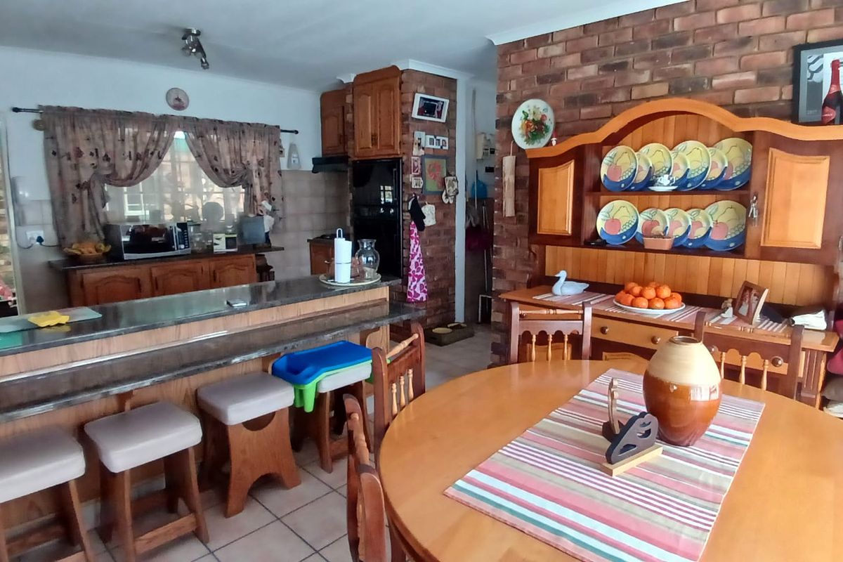 !Lovely, Captivating Home For You! - Photo 4