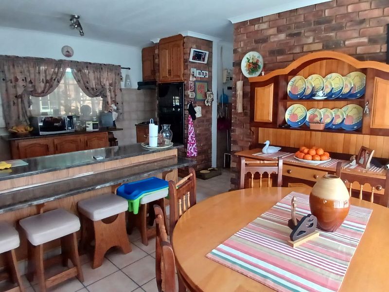 !Lovely, Captivating Home For You! - Photo 4
