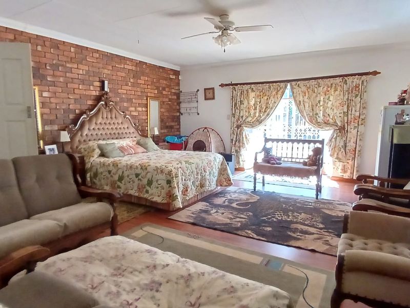 !Lovely, Captivating Home For You! - Photo 9