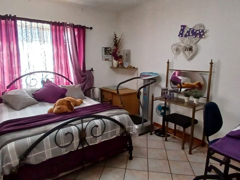 !Lovely, Captivating Home For You! - Photo 7