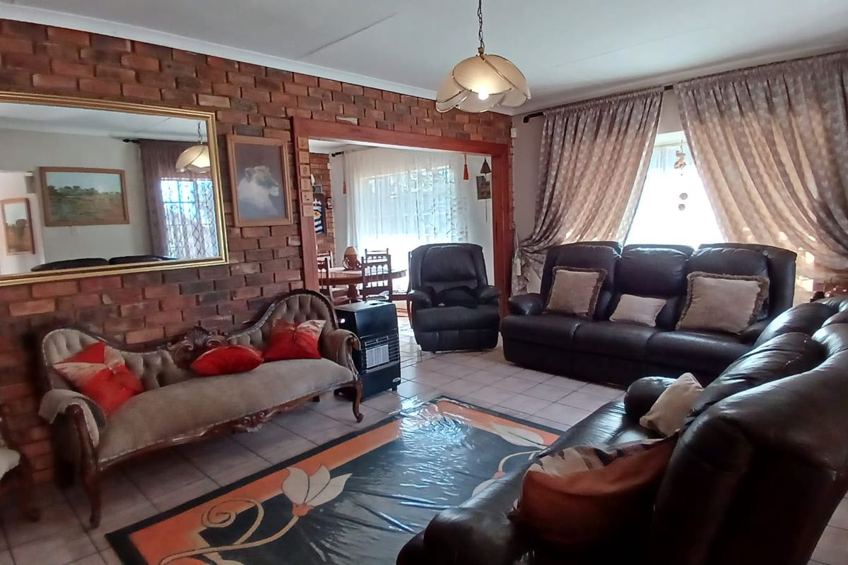 !Lovely, Captivating Home For You! - Photo 3