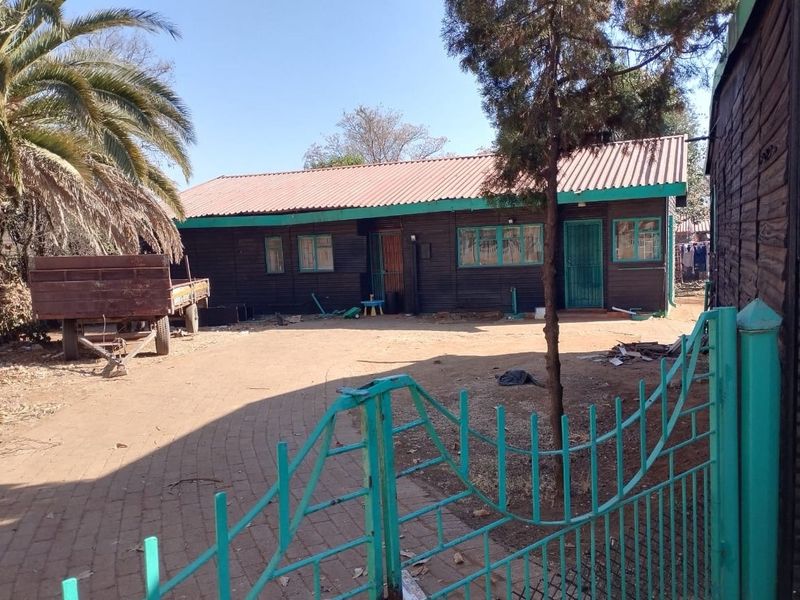Cosy house for sale in Sasolburg - Photo 1
