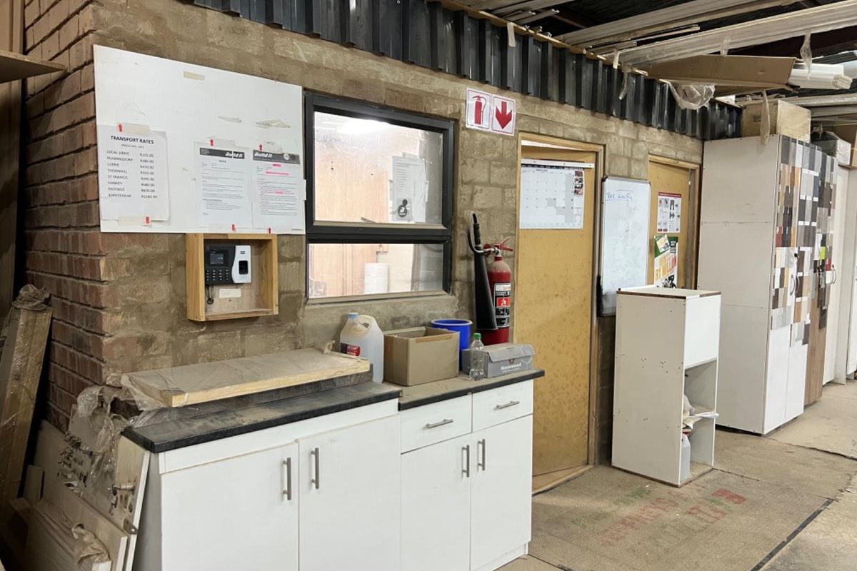 Prime Industrial Building for Sale in Jeffreys Bay - Photo 4