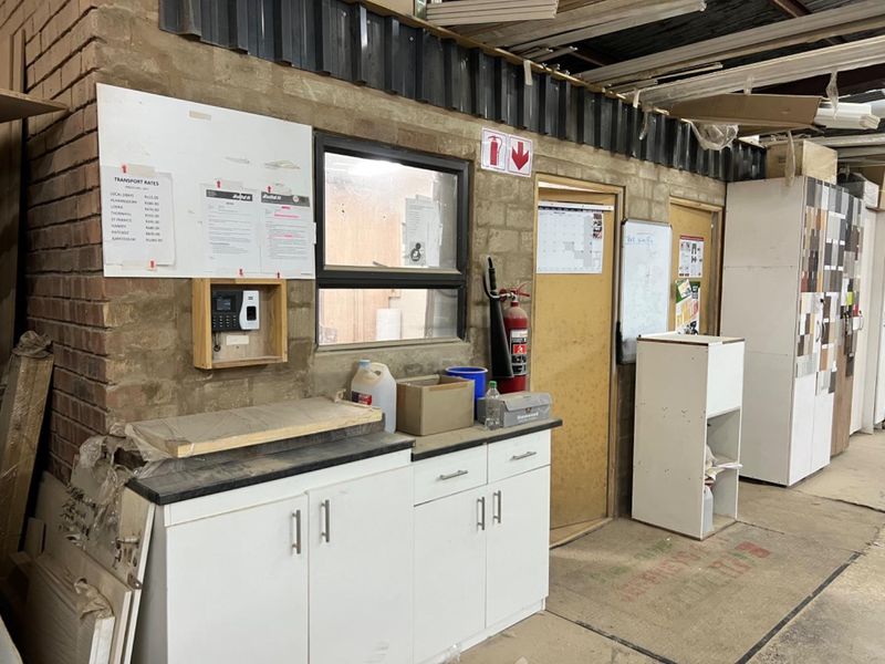 Prime Industrial Building for Sale in Jeffreys Bay - Photo 4