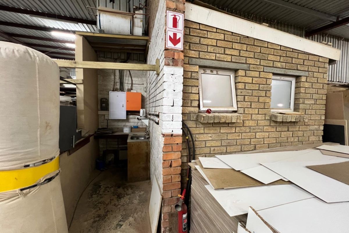 Prime Industrial Building for Sale in Jeffreys Bay - Photo 3