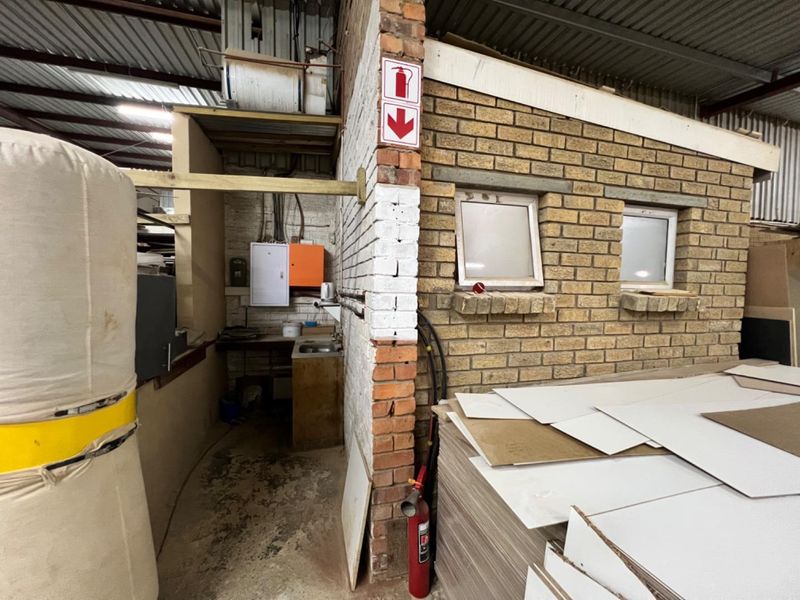 Prime Industrial Building for Sale in Jeffreys Bay - Photo 3