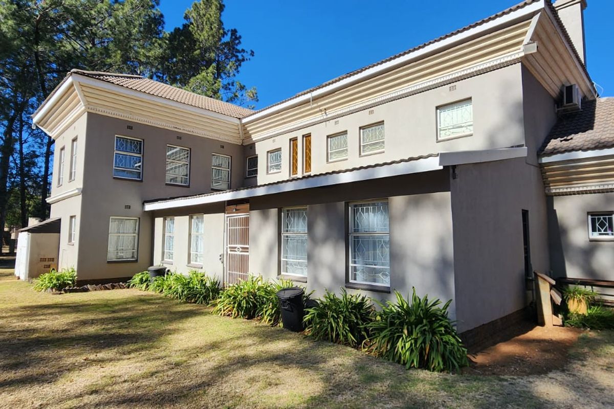 Step into a Riverfront Paradise Escape to tranquility in this EXCLUSIVE RIVERFRONT HAVEN. - Photo 5